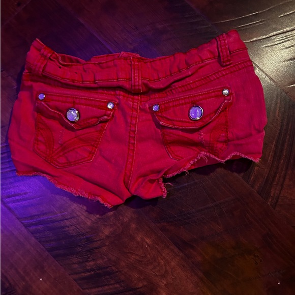 👛 Zanadi red size 9 distressed jean shorts - Picture 2 of 2